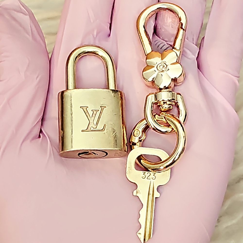 Louis Vuitton Gold Key with Lock - Picture 4 of 8